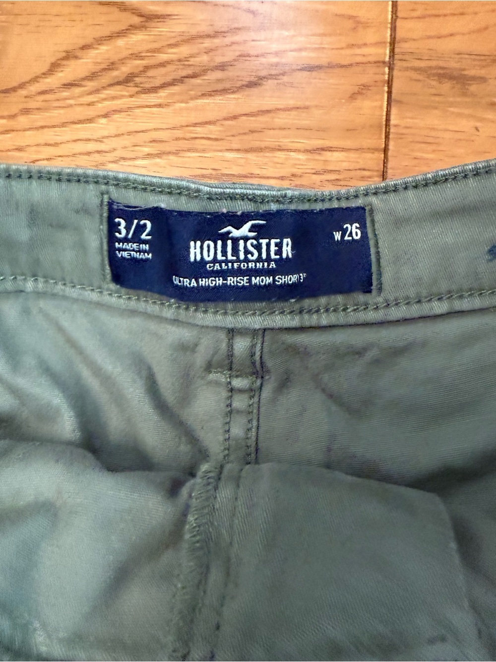 🖤Hollister High Rise Mom 3” Utility Cargo Shorts - Picture 3 of 5